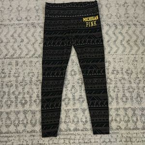 PINK Victoria Secret U of M leggings
